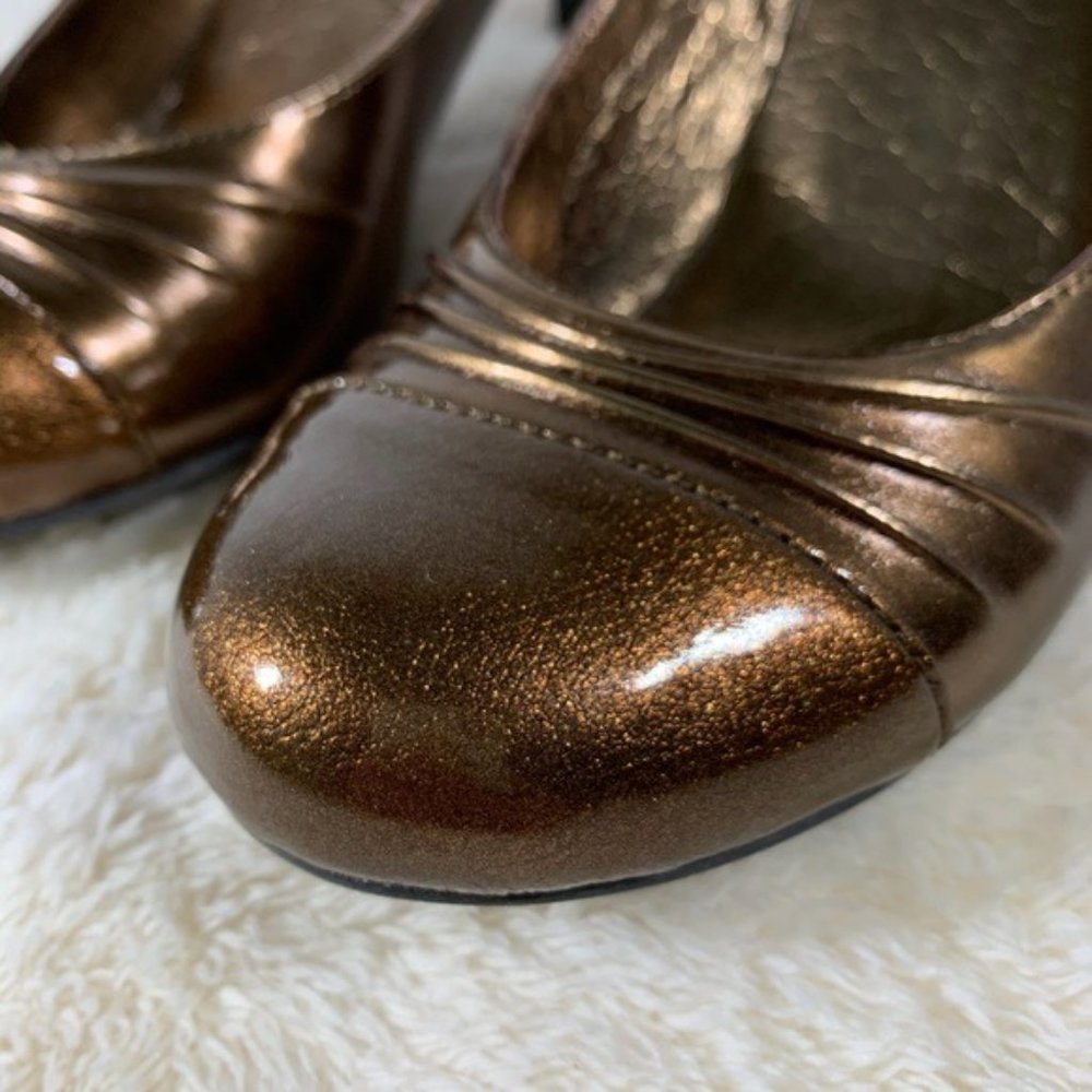Steve Madden - Shimmering Bronze Close Toe Pumps View 2